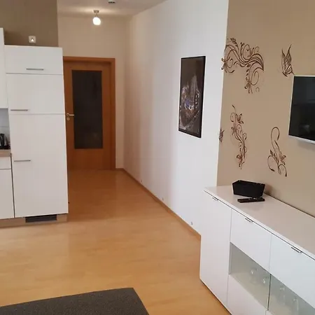 Neu! In Apartman *