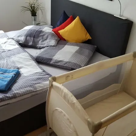 Neu! In Apartman